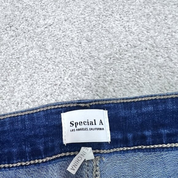 Special A Jeans Women’s Blue Straight Leg Distressed Pockets Size 9 NWT - Picture 11 of 12